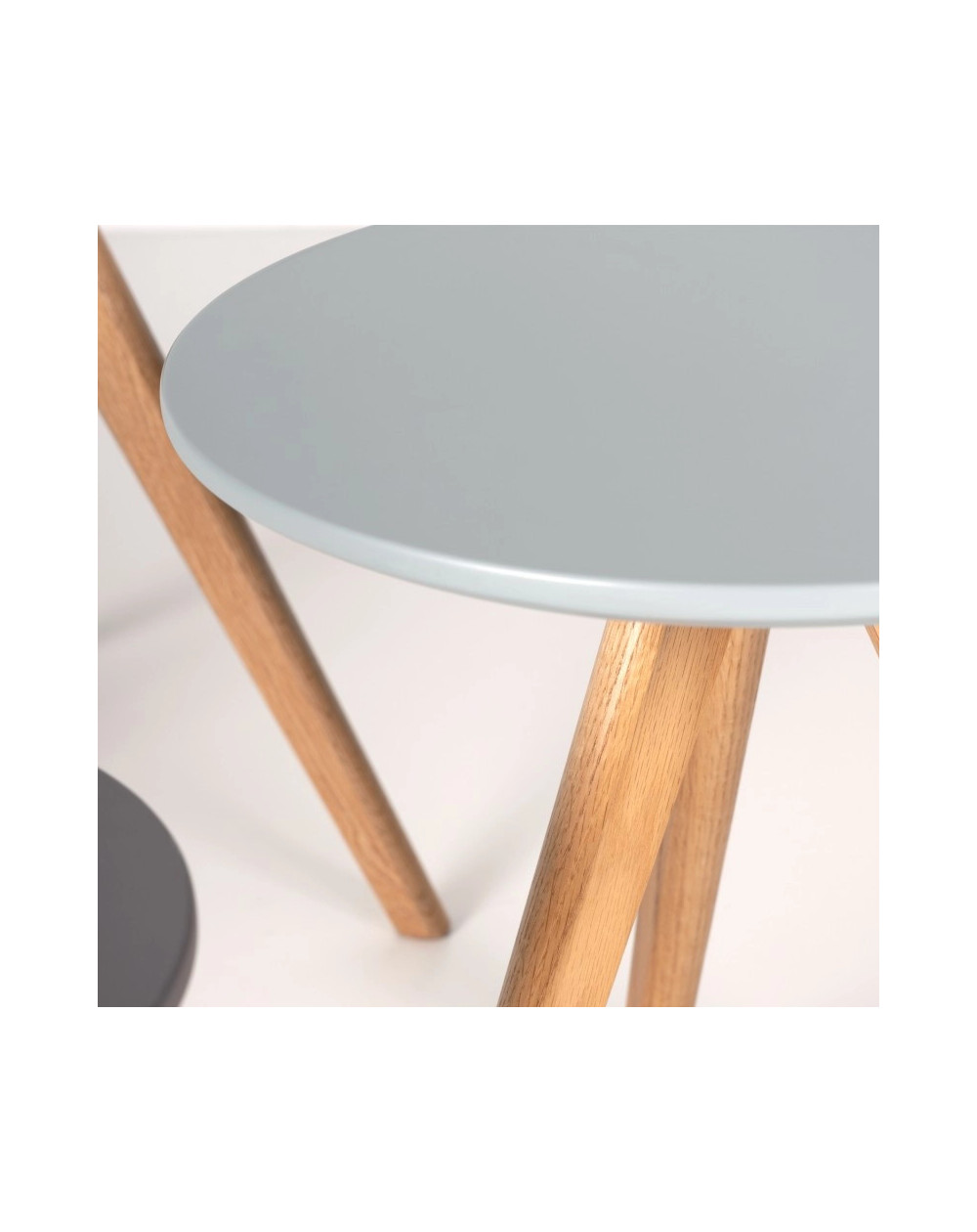 Cadeira Skagen Veludo DUDECO - Material do assento: Veludo
Material de estrutura: Madeira de faia
Altura total: 84 cm
Profundida