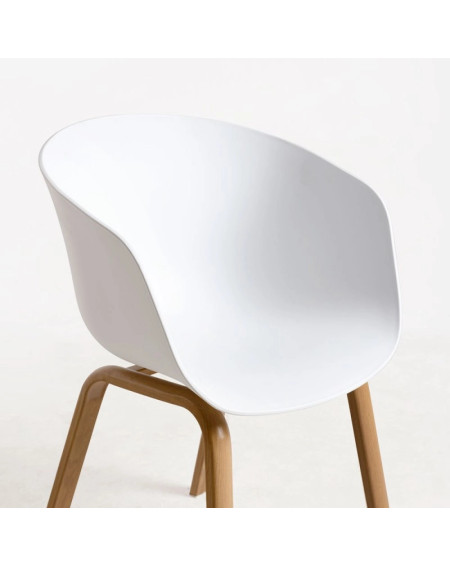 Cadeira Ram DUDECO - Material do assento: espuma estofada em malha respirável
Material da estrutura: aço reforçado, poliamida e 