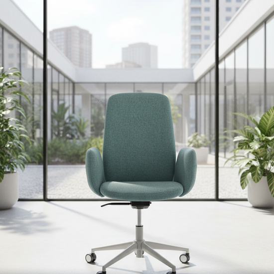 Cadeira British menta em escritório urbano contemporâneo