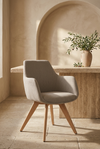 Cadeira Sharon taupe em sala de jantar de estilo mediterrânico
