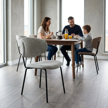 Vigga cinzento com família em ambiente contemporâneo